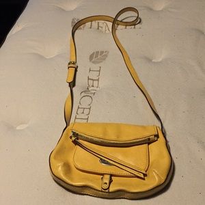 Beautiful Yellow Nine West bag perfect condition.